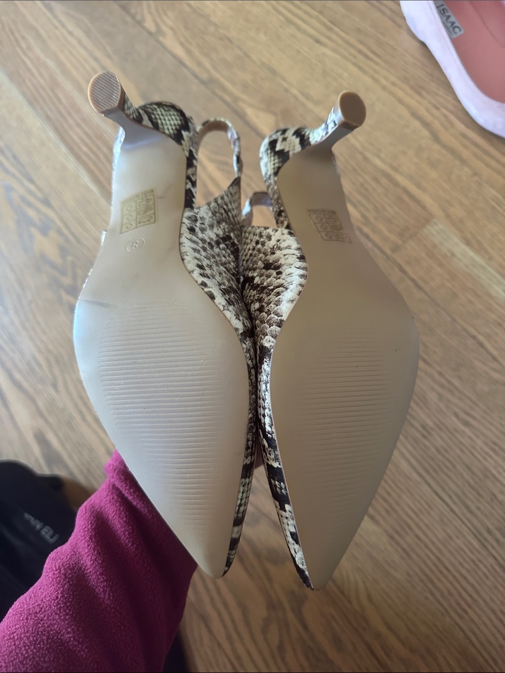 Journee Collection Snake-Print Pointed Slingback Flats in Brown and Cream Size 8 - Picture 3 of 3